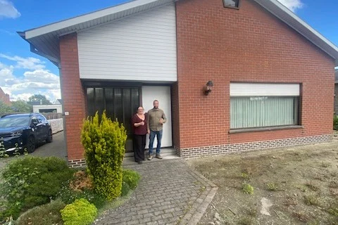 Tevreden verkopers voor hun verkochte woning in Kortrijk